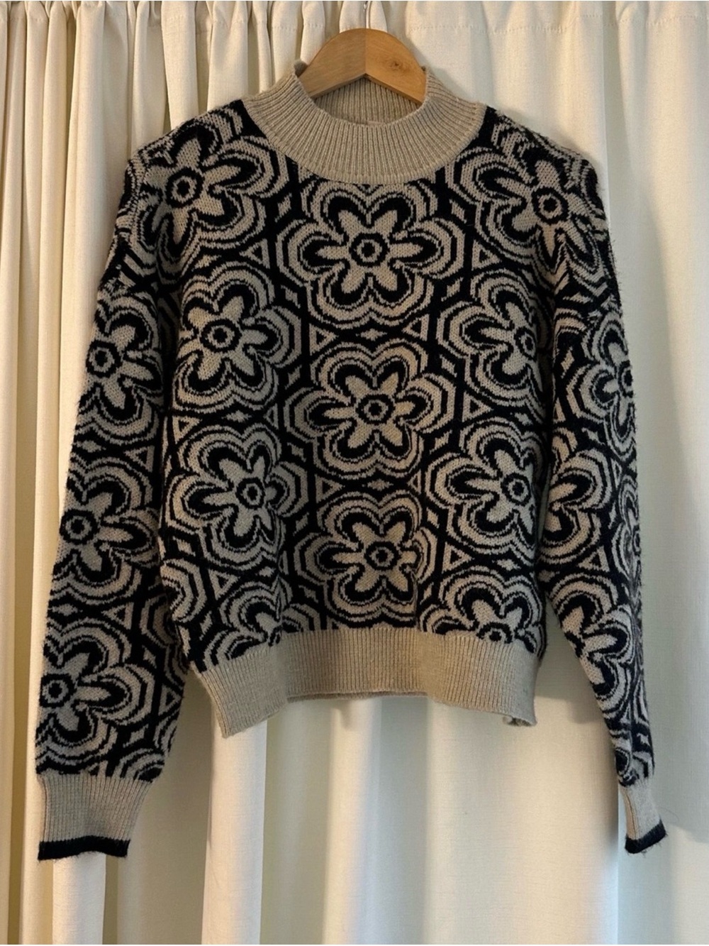 Philosophy sweater small
